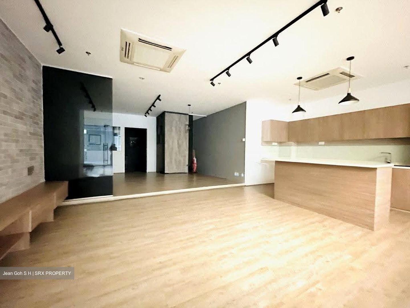 The Mezzo (D12), Retail #610498031